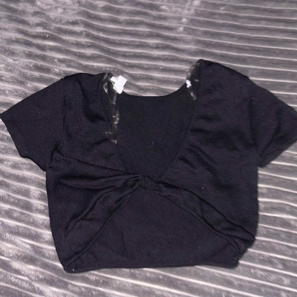 AEROSOLES Black Twist Front Crop Top
